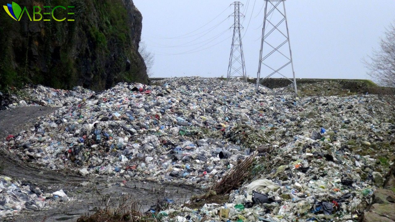 Karadeniz Sahil Yolu Çöp Deposu Oldu