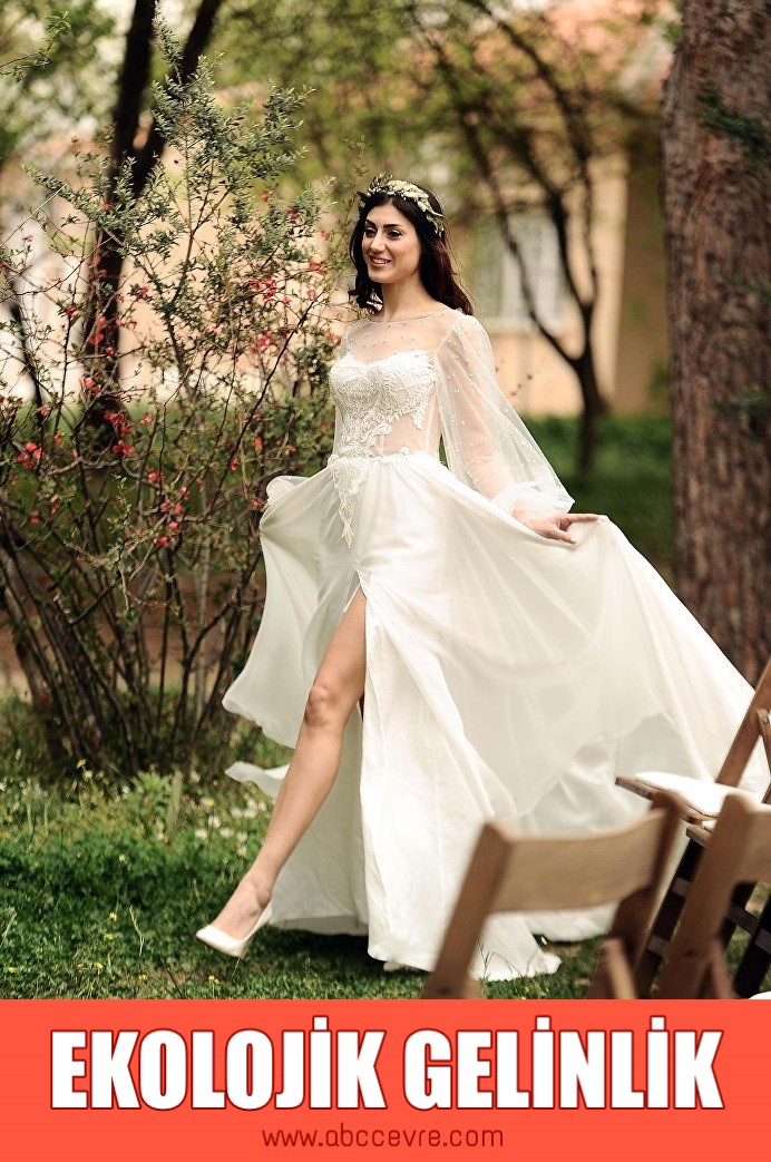 İzmirli Modacı Ekolojik Gelinlik Tasarladı