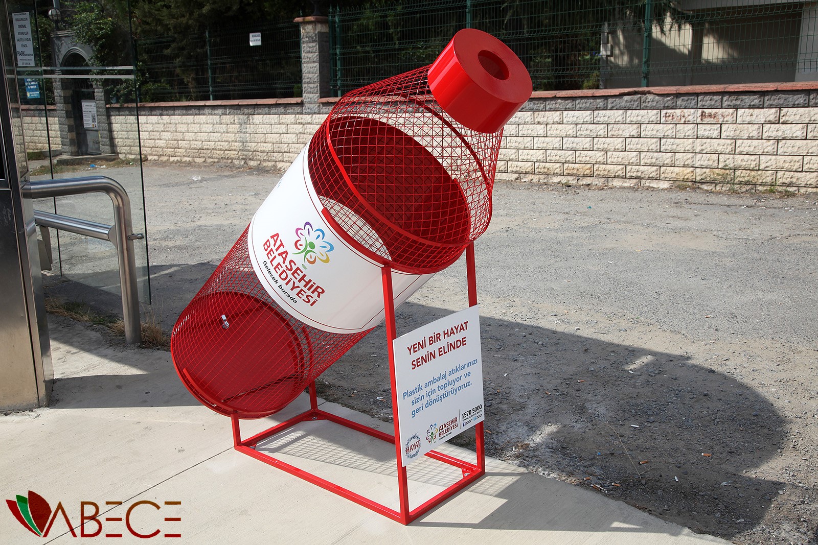 Çevre için Pet Şişeler Kumbaraya