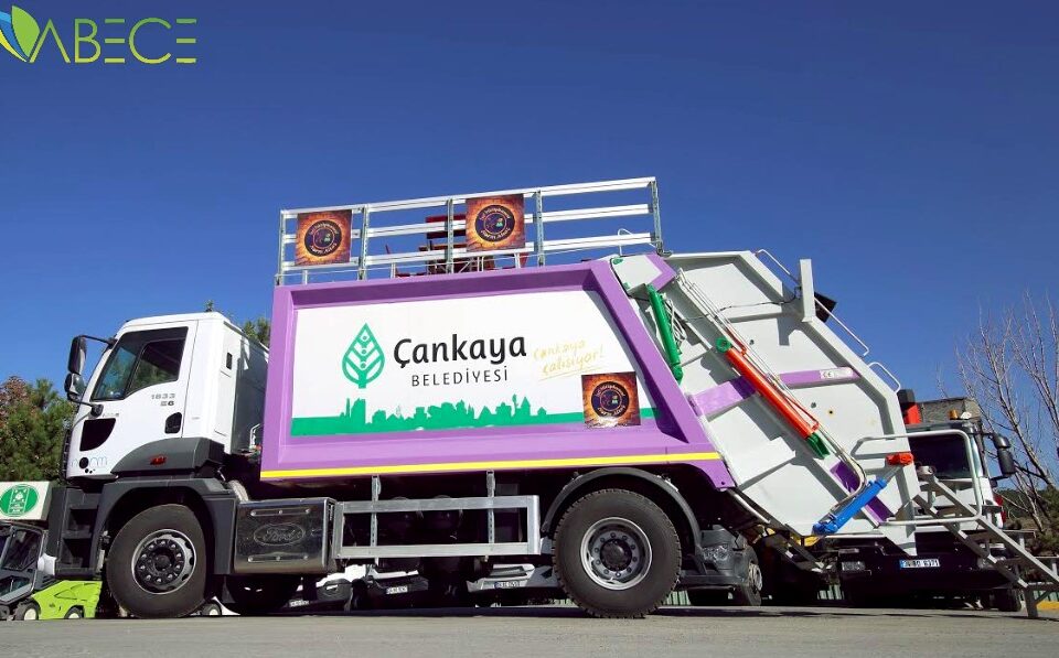 Çöp Kamyonundan Kütüphane Yola Çıkıyor